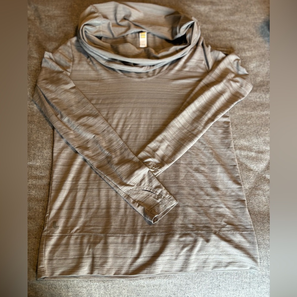 Lole Woman’s cow neck, striped running shirt, light gray‎ with gray stripes sz S